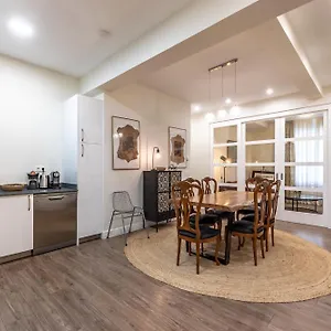 Home-loving Centre With Parking Appartamento